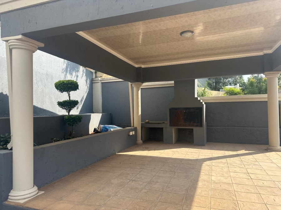 6 Bedroom Property for Sale in Cashan North West